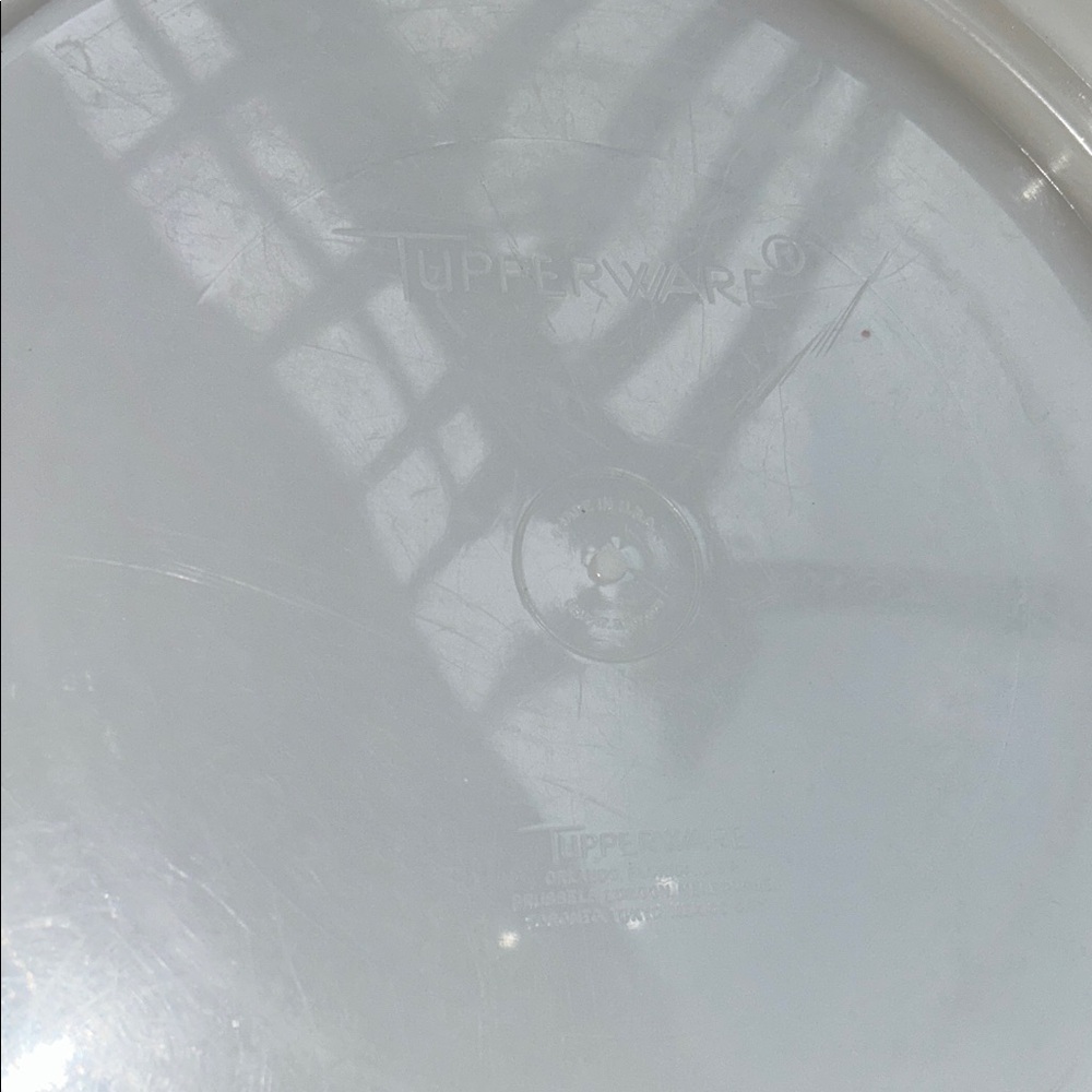 Vgt Tupperware White Cake Carrier - Picture 3 of 6